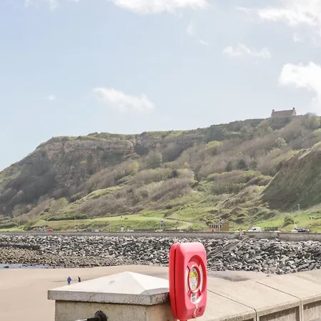 Apartment Seaside Breeze Scarborough